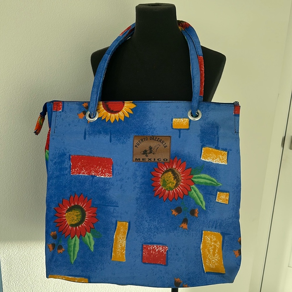 Floral print utility bag.